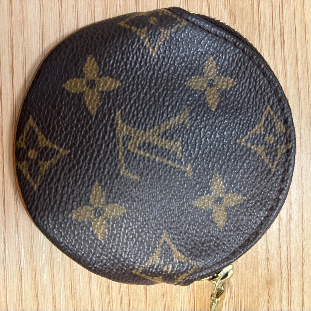 Louis Vuitton Brown Monogram Round Coin Pouch with Gold Hardware like new